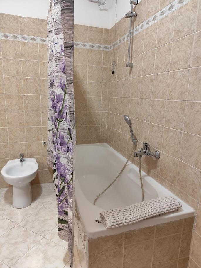 La Casa Di Giada, Appartamento In Villetta Con Aria Condizionata, Wi-Fi E Parcheggio Gratuito Poggi 외부 사진